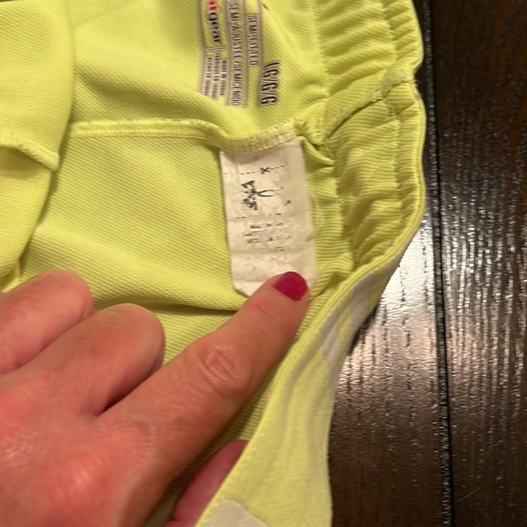 Women’s Semi-fitted Under Armour Shorts Size Large - Picture 6 of 7